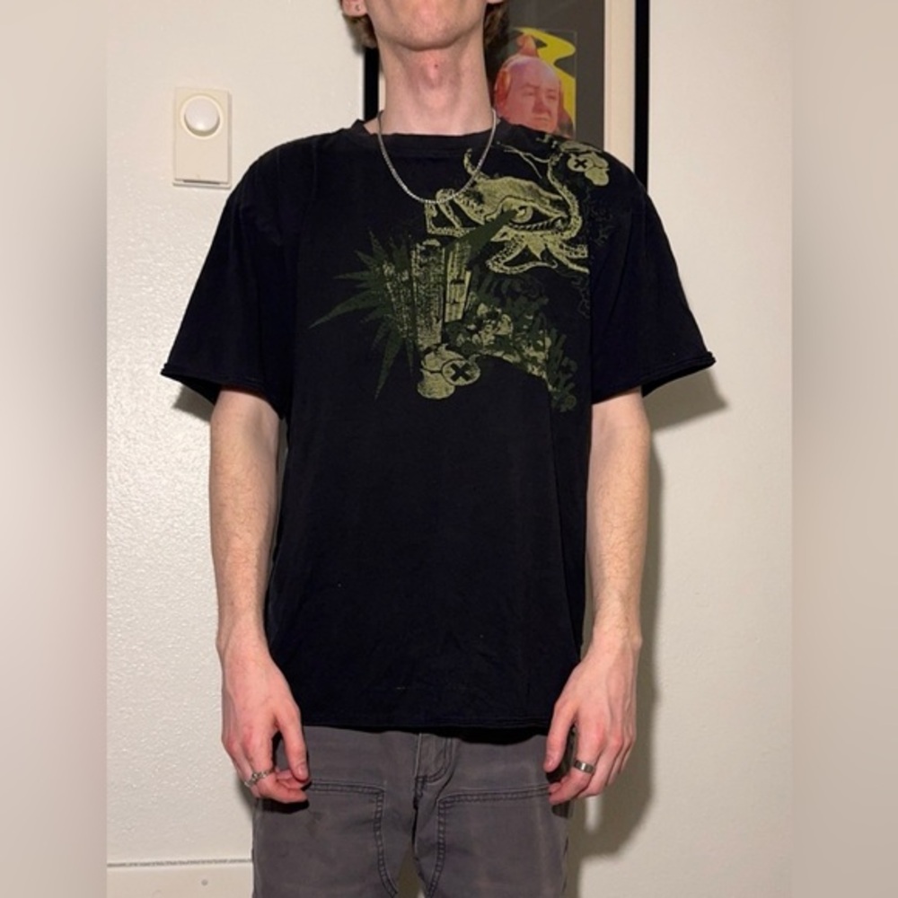 Y2K Men's Black Short-Sleeve Graphic Tee with Olive Accent - Unbranded